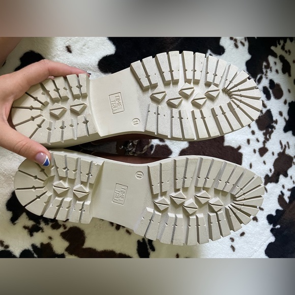 Boots - Picture 2 of 5